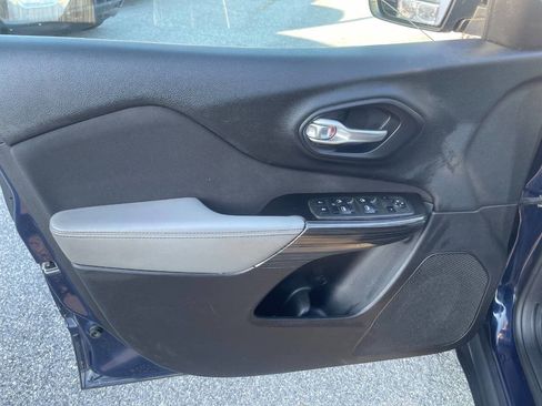 Used 2014 Jeep Cherokee Sport w/ Cold Weather Group image 10