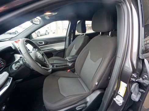 Used 2023 Jeep Compass Sport image 14