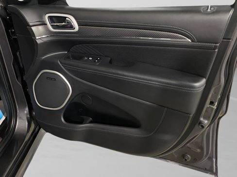 Used 2018 Jeep Grand Cherokee SRT AWD/4WD image 36