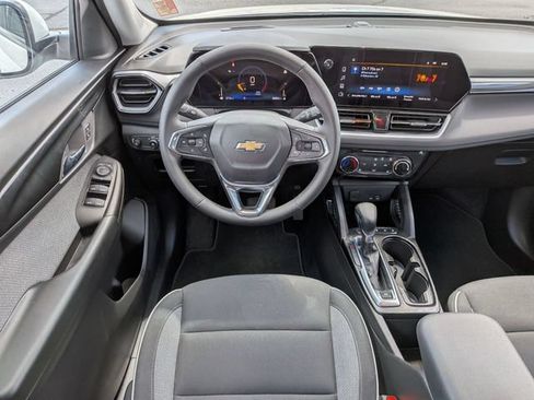 Used 2026 Chevrolet TrailBlazer LT w/ LT Cold Weather Package FWD image 31