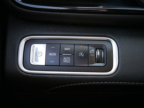 Used 2025 Buick Enclave Avenir w/ Super Cruise Package AWD/4WD image 29