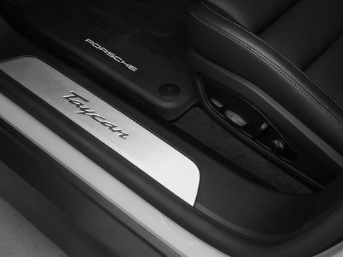 New 2025 Porsche Taycan image 26