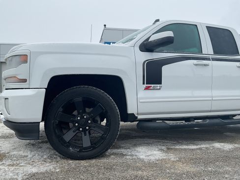 Used 2017 Chevrolet Silverado 1500 LT w/ Rally 2 Edition image 3