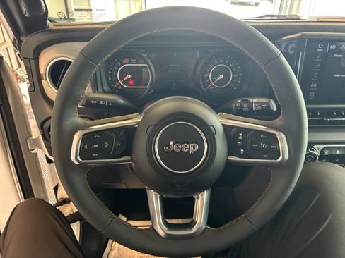 Used 2024 Jeep Wrangler Unlimited Sahara AWD/4WD image 18