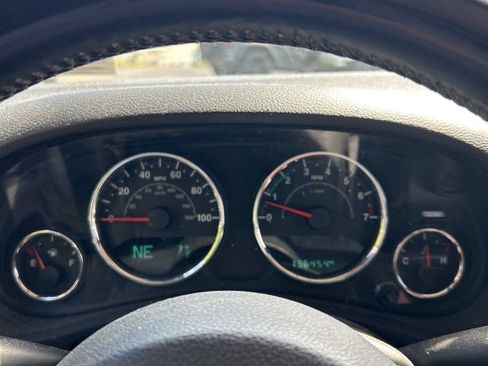 Used 2015 Jeep Wrangler Unlimited Rubicon w/ Connectivity Group AWD/4WD image 12
