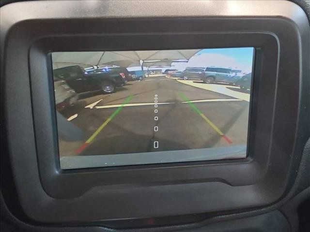 Used 2018 Jeep Renegade Latitude FWD image 12