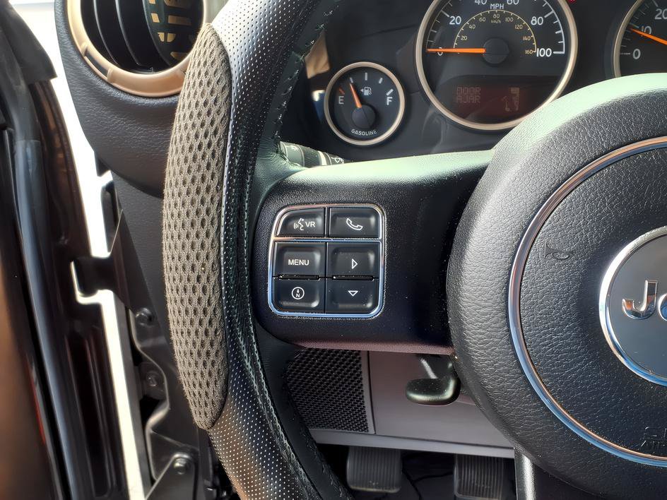 Used 2016 Jeep Wrangler Unlimited Sahara AWD/4WD image 23
