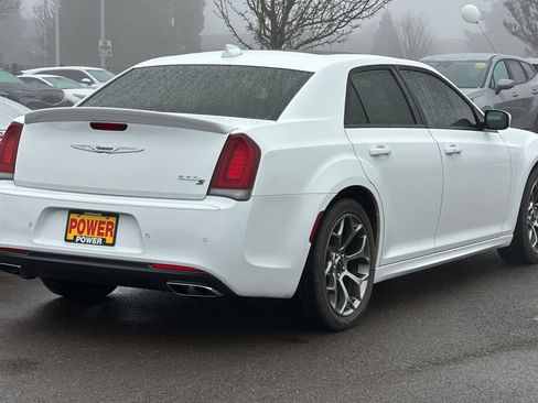 Used 2018 Chrysler 300 S w/ 300S Premium Group image 4