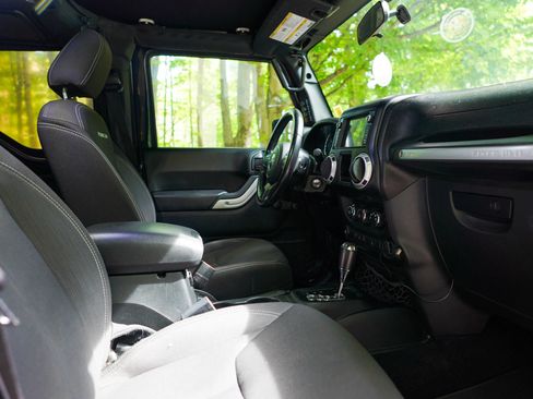 Used 2017 Jeep Wrangler Rubicon AWD/4WD image 20