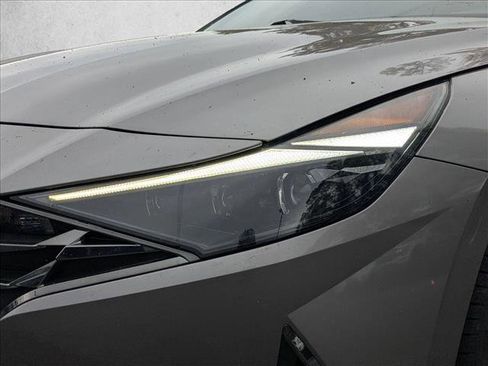 Used 2023 Hyundai Elantra Limited image 2