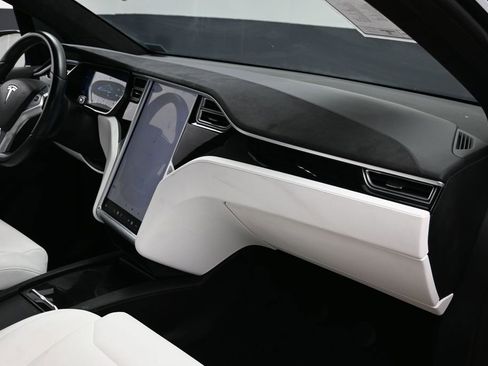 Used 2017 Tesla Model X 90D image 44