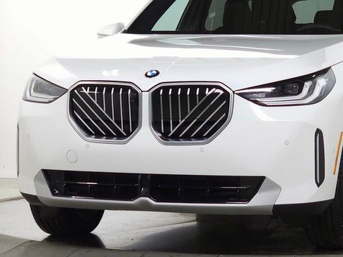Used 2025 BMW X3 xDrive30i w/ Premium Package image 3