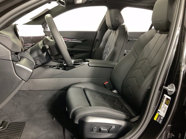 Used 2025 BMW i5 xDrive40 w/ Premium Package AWD/4WD image 34