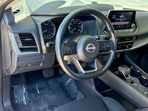 Used 2024 Nissan Rogue S FWD image 10