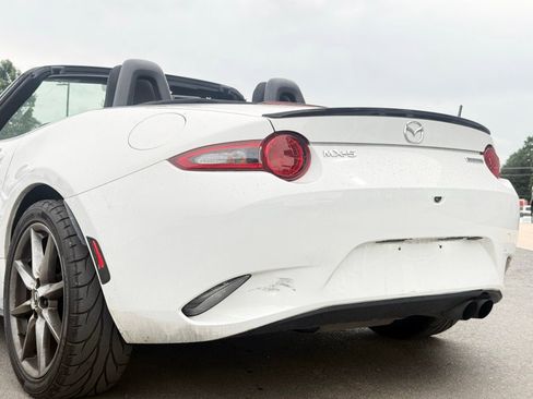 Used 2020 MAZDA MX-5 Miata Sport RWD image 5