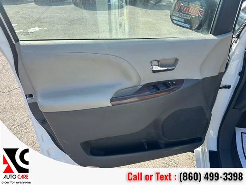 Used 2013 Toyota Sienna XLE image 19