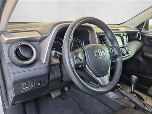 Used 2018 Toyota RAV4 LE FWD image 10