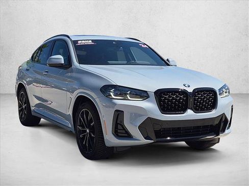 Used 2024 BMW X4 xDrive30i AWD/4WD image 3