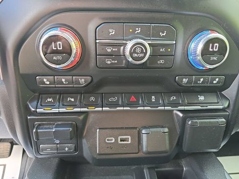 Used 2020 GMC Sierra 1500 SLT w/ SLT Premium Plus Package AWD/4WD image 27