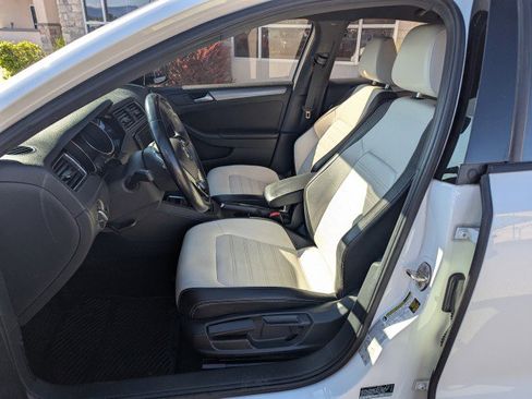 Used 2016 Volkswagen Jetta Sport FWD image 22