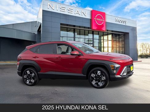 Used 2025 Hyundai Kona SEL image 6