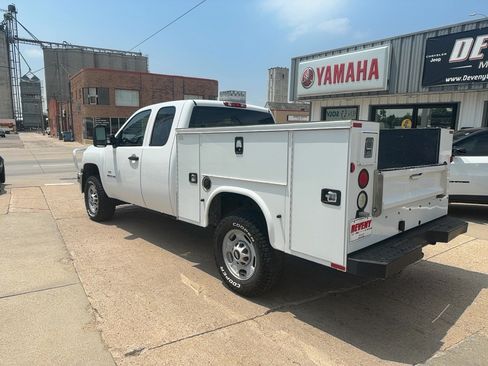 Used 2013 Chevrolet Silverado 2500 W/T AWD/4WD image 11