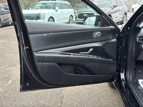 Used 2023 Hyundai Elantra SEL w/ Convenience Package image 11