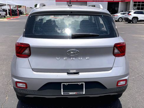 Used 2025 Hyundai Venue SEL FWD image 31