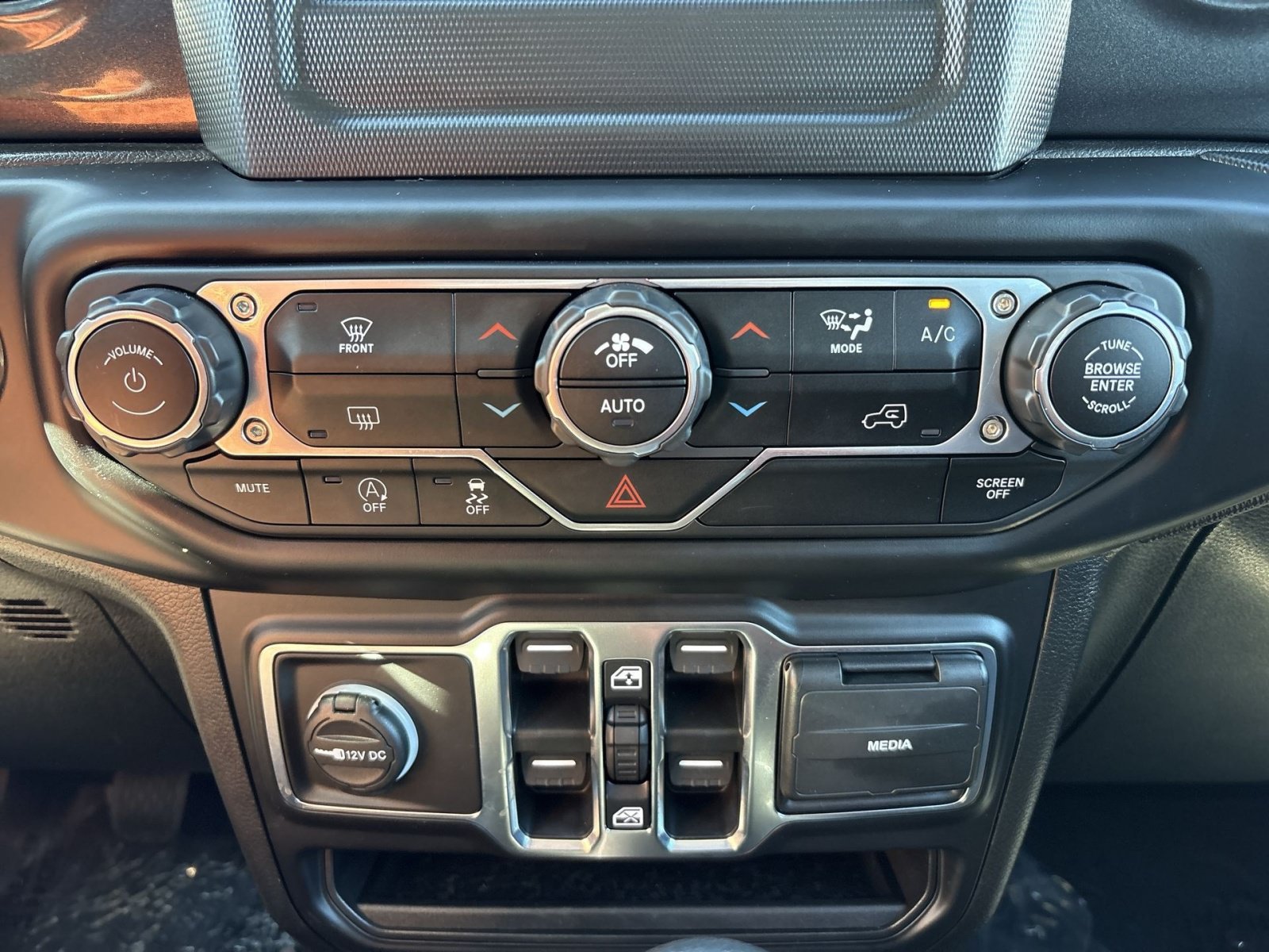 Used 2023 Jeep Wrangler Unlimited Sport AWD/4WD image 19