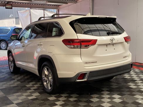Used 2018 Toyota Highlander Limited AWD/4WD image 4