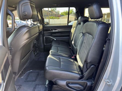 Used 2024 Jeep Wagoneer L Series II w/ Flexible Seating Group AWD/4WD image 27