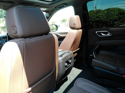 Certified 2021 Chevrolet Suburban High Country AWD/4WD image 13