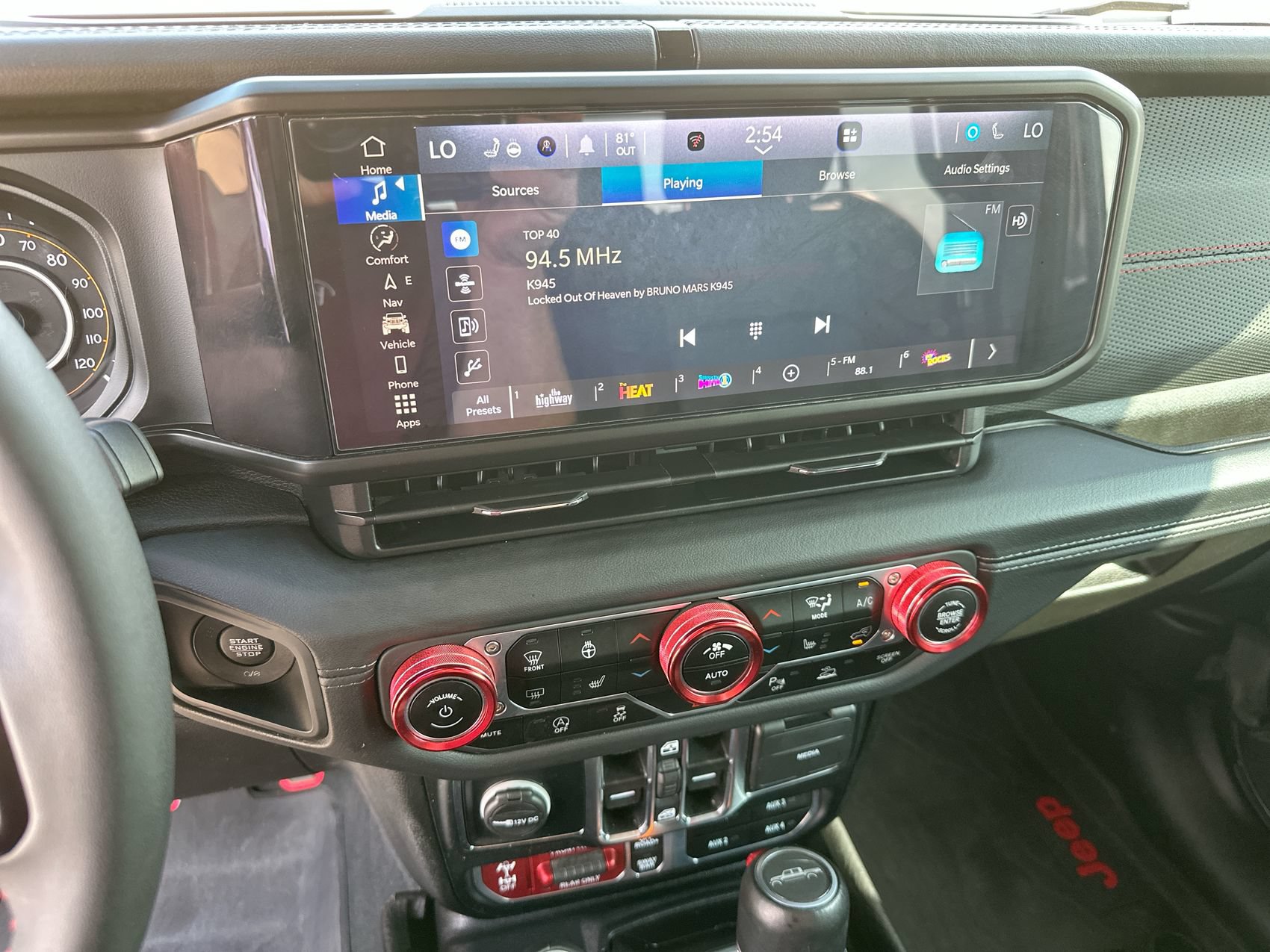 Used 2024 Jeep Gladiator Rubicon AWD/4WD image 16
