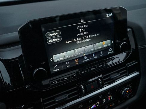 New 2025 Nissan Pathfinder Platinum w/ Black Appearance Package image 24