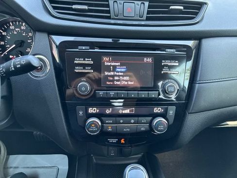 Used 2017 Nissan Rogue SV AWD/4WD image 30