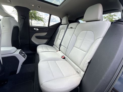 Certified 2023 Volvo XC40 B5 Ultimate w/ Climate Package AWD/4WD image 25