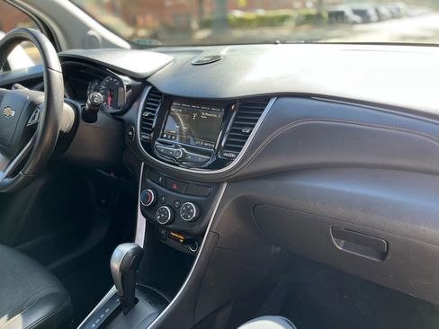 Used 2019 Chevrolet Trax LT w/ LT Convenience Package image 16