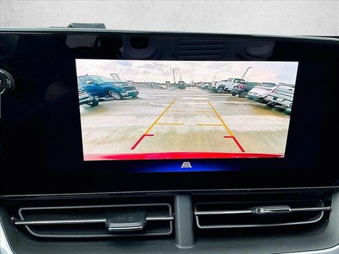 Used 2024 Chevrolet Trax LT FWD image 23