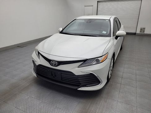 Used 2021 Toyota Camry XLE FWD image 15