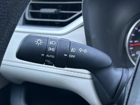 Used 2020 Toyota RAV4 XLE FWD image 31