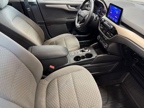 Used 2020 Ford Escape SE image 4