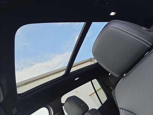 New 2026 Chevrolet Traverse LT w/ Sun and Wheel Package FWD image 30