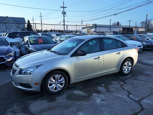 Used 2014 Chevrolet Cruze LS image 2