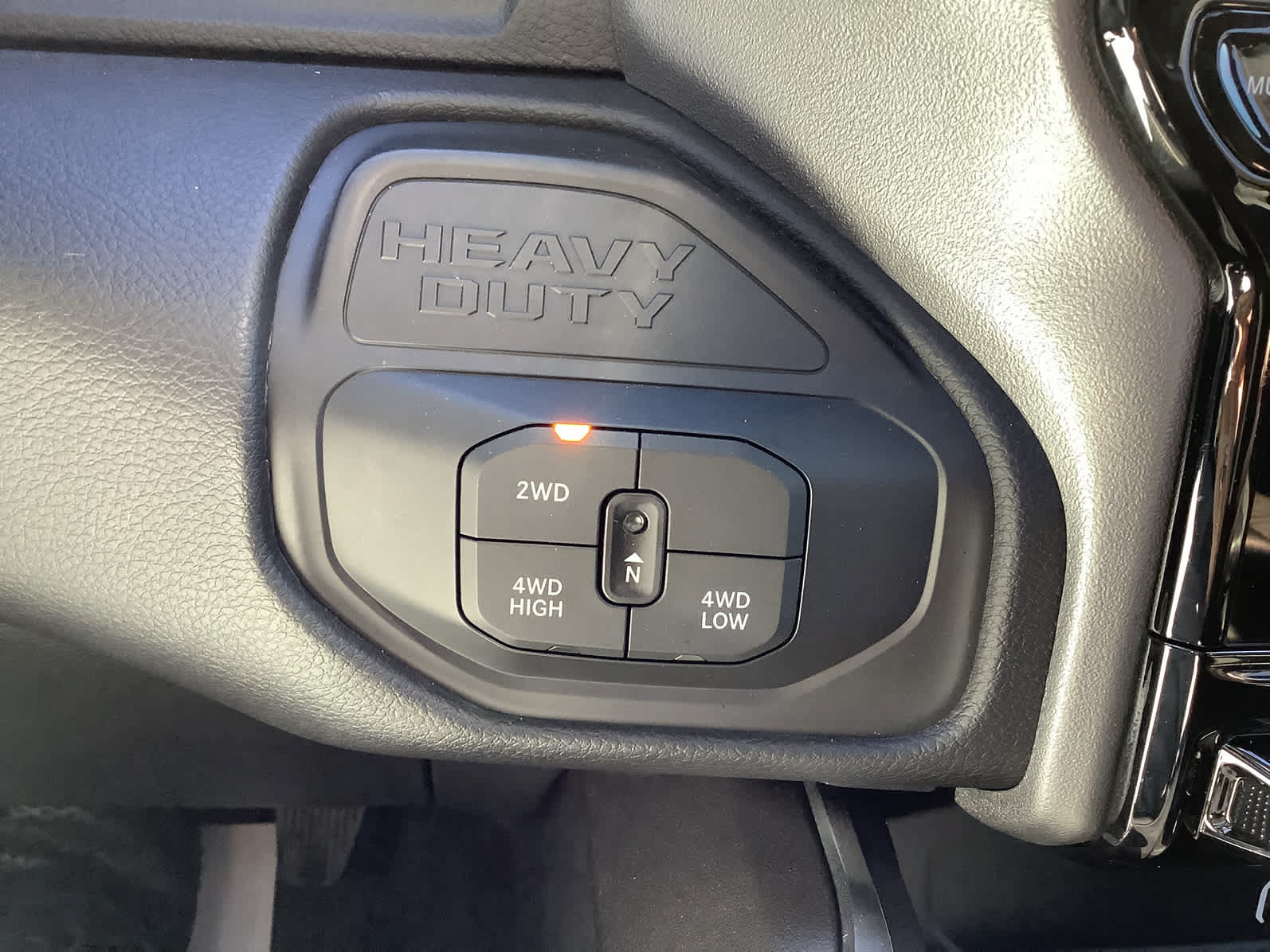 Used 2025 RAM 2500 Laramie AWD/4WD image 21