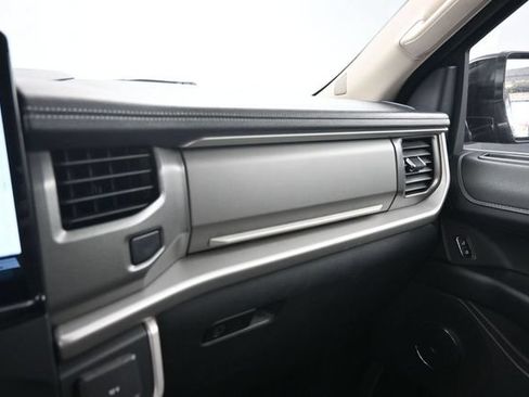 Used 2024 Ford Expedition XLT AWD/4WD image 29