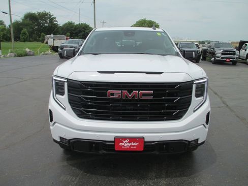 Used 2025 GMC Sierra 1500 Elevation w/ Elevation Premium Package AWD/4WD image 13
