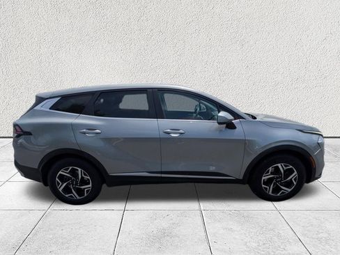 Used 2023 Kia Sportage LX FWD image 2