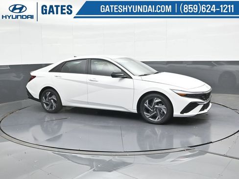 Used 2025 Hyundai Elantra Sport image 1