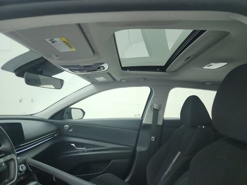 Used 2025 Hyundai Elantra SEL FWD image 33