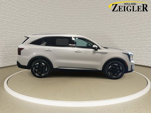 New 2025 Kia Sorento EX image 4